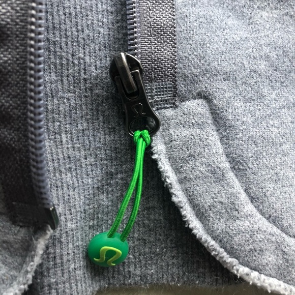 Vintage Lululemon runner’s sweater w gloves - Picture 5 of 8